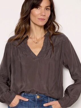Cloth & Stone. NWT. Shirred Blouse. Small. Needs steam but perfect condition